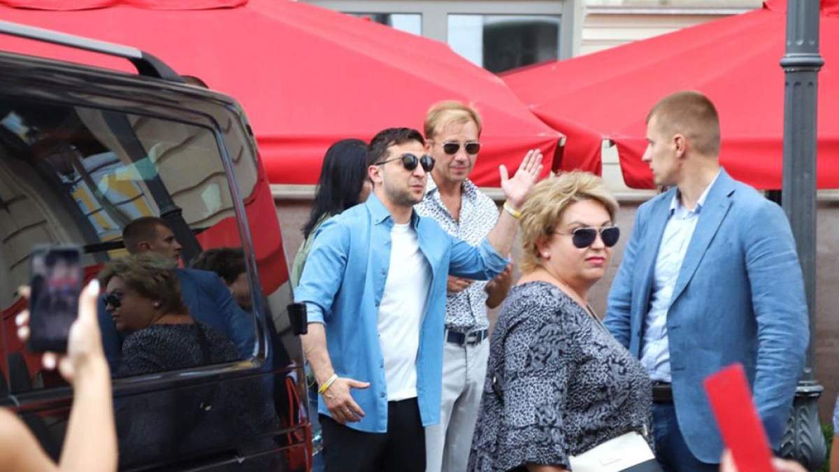 Зеленський прилетів на фестиваль "Ліги сміху" в Одесу: фото, відео