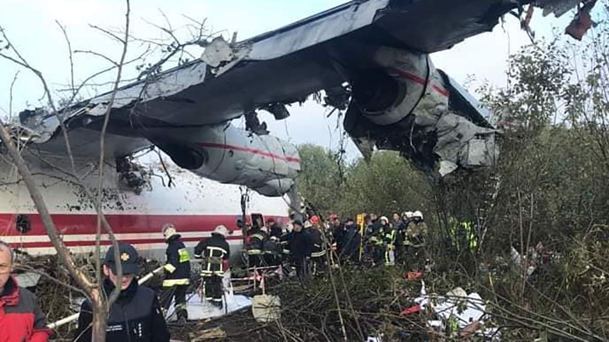 Назвали дві версії смертельної аварії літака під Львовом