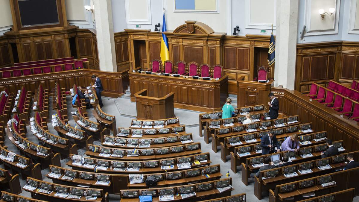 Депутат от "Слуги народа" просит квартиры в Киеве для 8 помощников