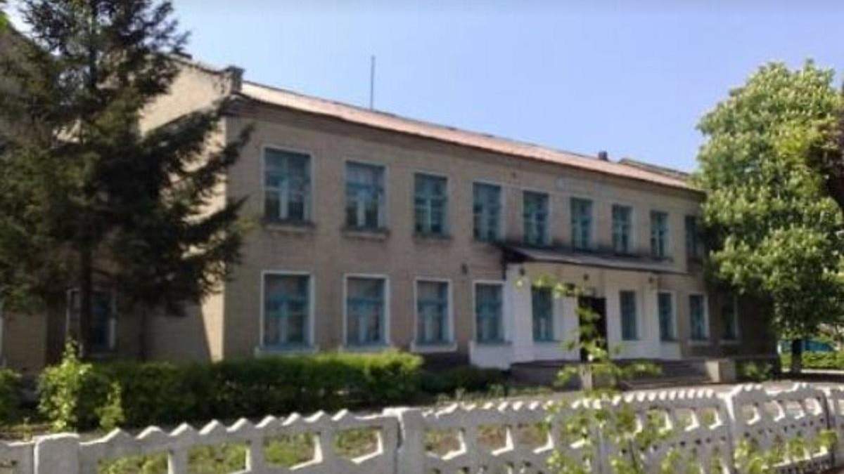 Обстіли школи у Новотрошківському – дітей евакуювали