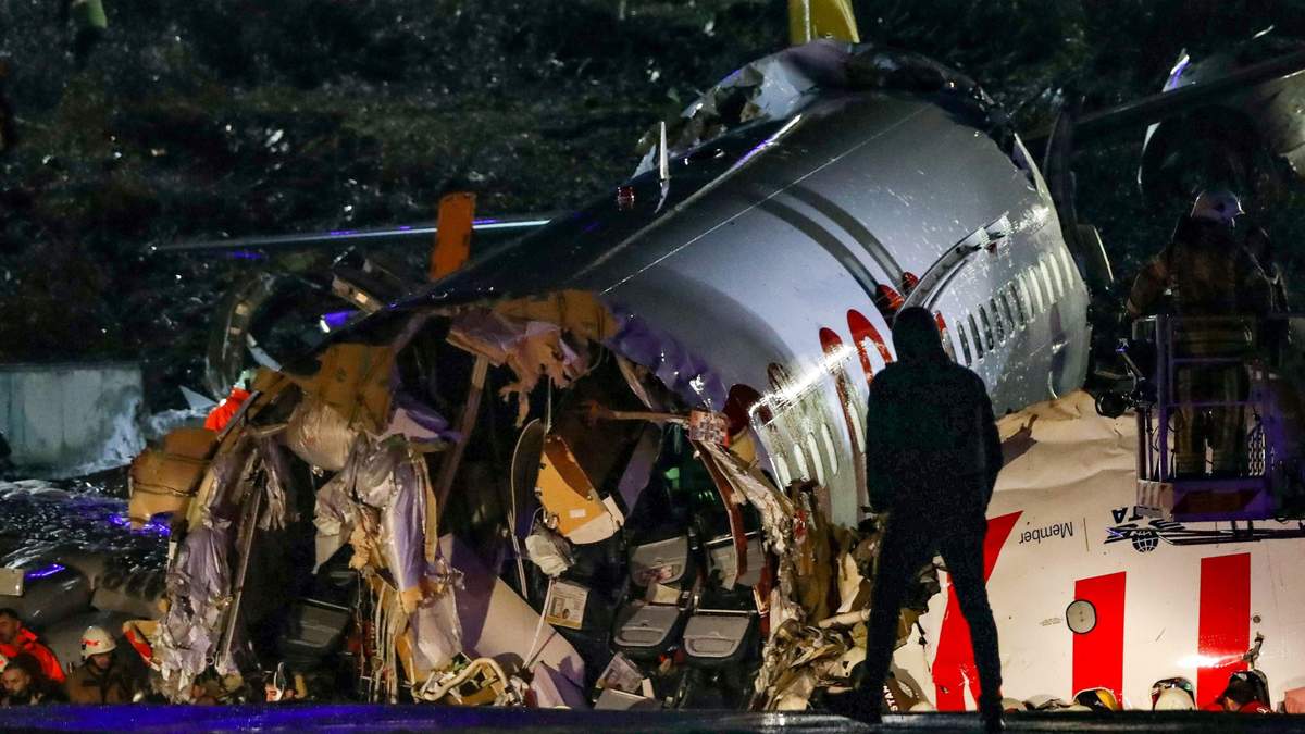 Авария самолета в Стамбуле: число пострадавших и погибших возросло
