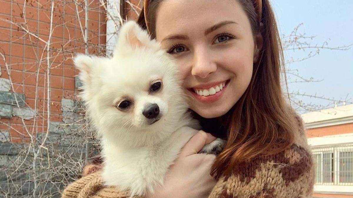 Зеленский лично позвонил девушке, которую не выпустили из Китая из-за собаки: детали