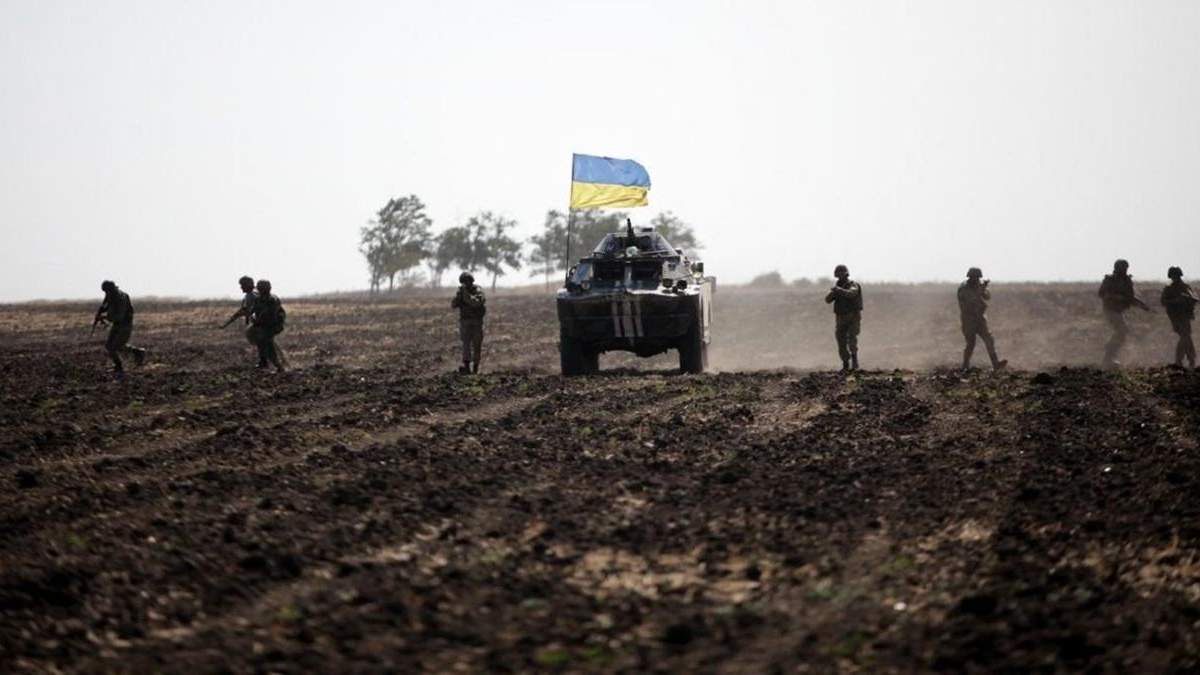 Нужно ли Украине продолжать разведение после боя возле Золотого: мнение Данилова