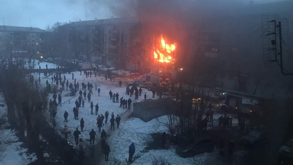 Потужний вибух стався у 5-поверхівці російського Магнітогорська: є жертви – фото, відео Потужний вибух стався у 5-поверхівці російського Магнітогорська: є жертви – фото, відео