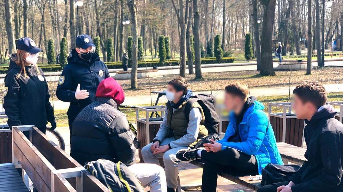 Поліція склала вже 7 тисяч адмінпротоколів за порушення карантину Поліція склала вже 7 тисяч адмінпротоколів за порушення карантину