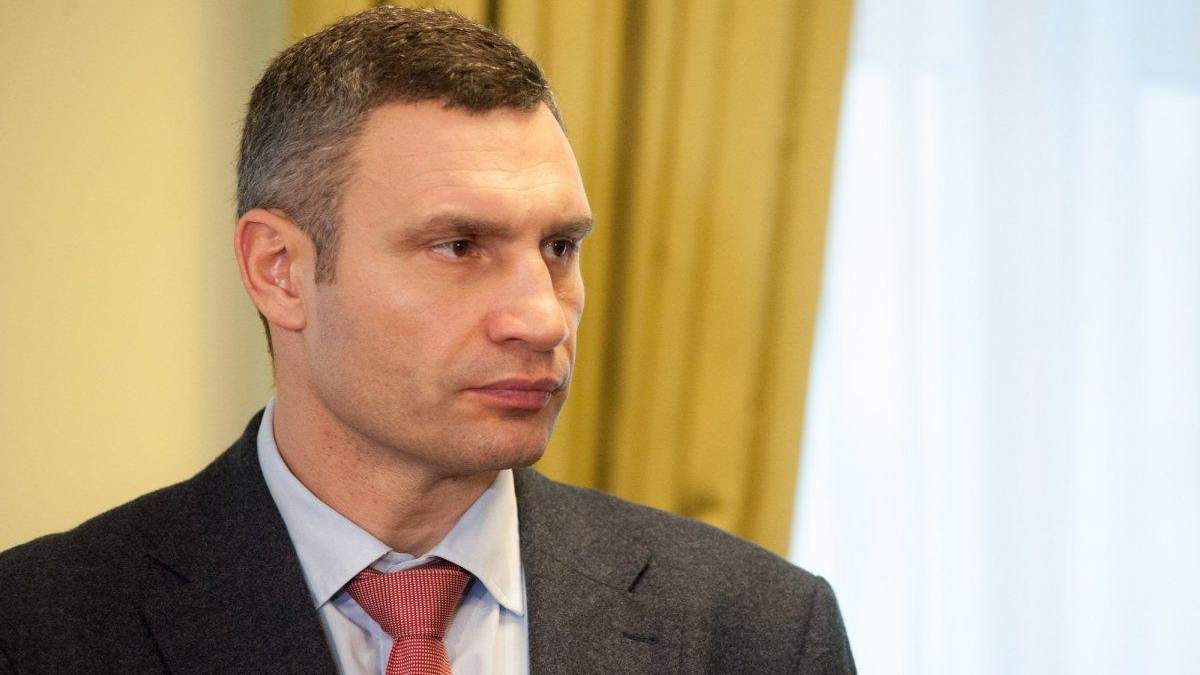 Звідки взявся дим в Києві: пояснення Кличка