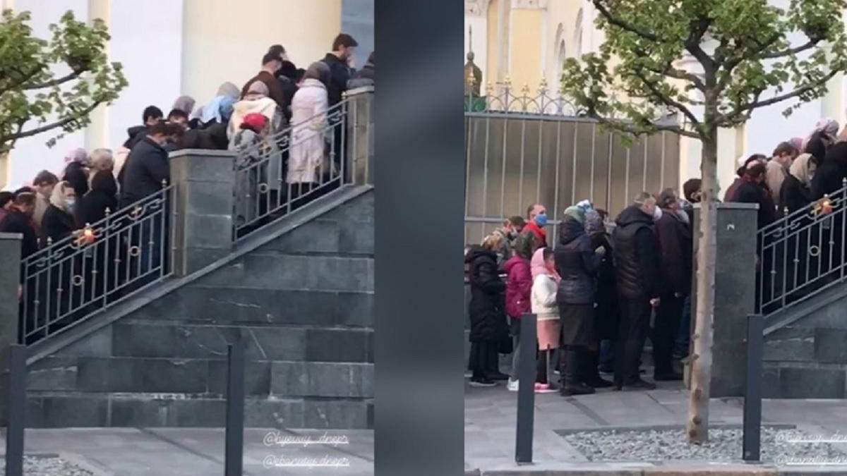 Черга у Троїцьку церкву в Дніпрі 17.04.2020