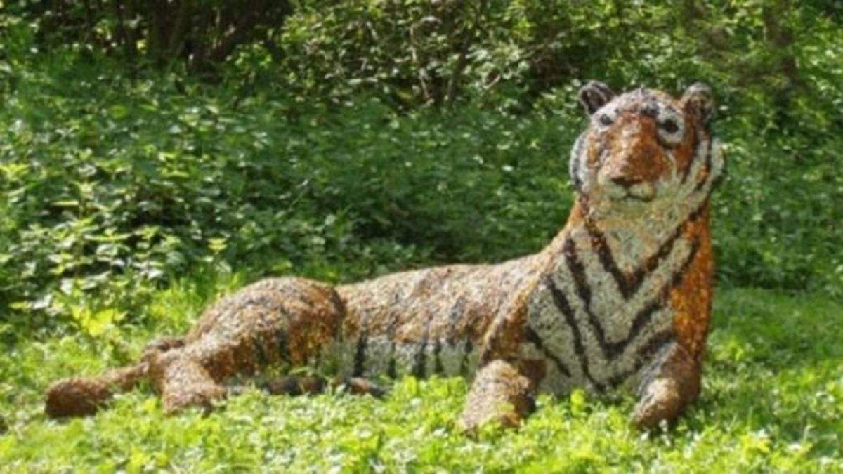 У Британії копів викликали через статую тигра у лісі