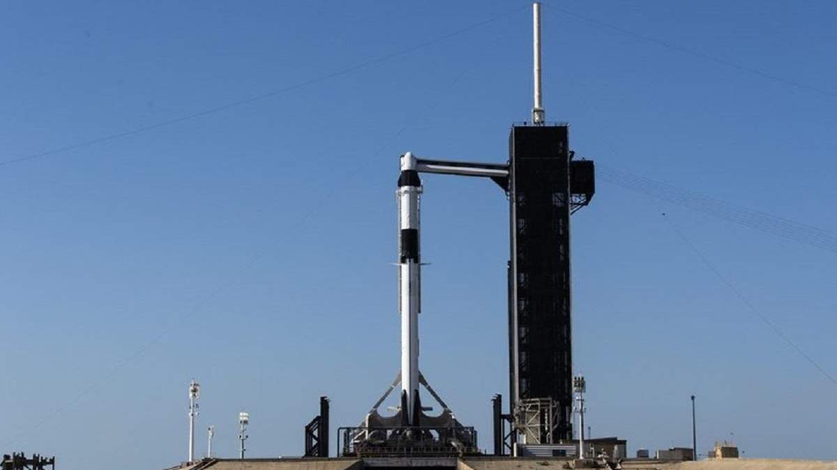 Запуск ракеты Falcon 9 и Crew Dragon перенесли – причина