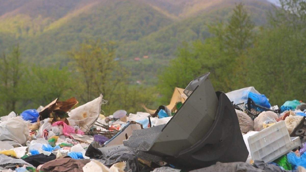 Закарпаття тоне у смітті: екологічна катастрофа не за горами