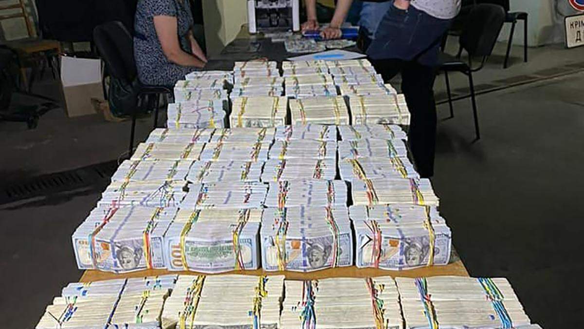 Фігуранта намагалася пройти в 6 мільйонів Ільяшенка відстороніли на посаді керівника Підкреслила Київ 