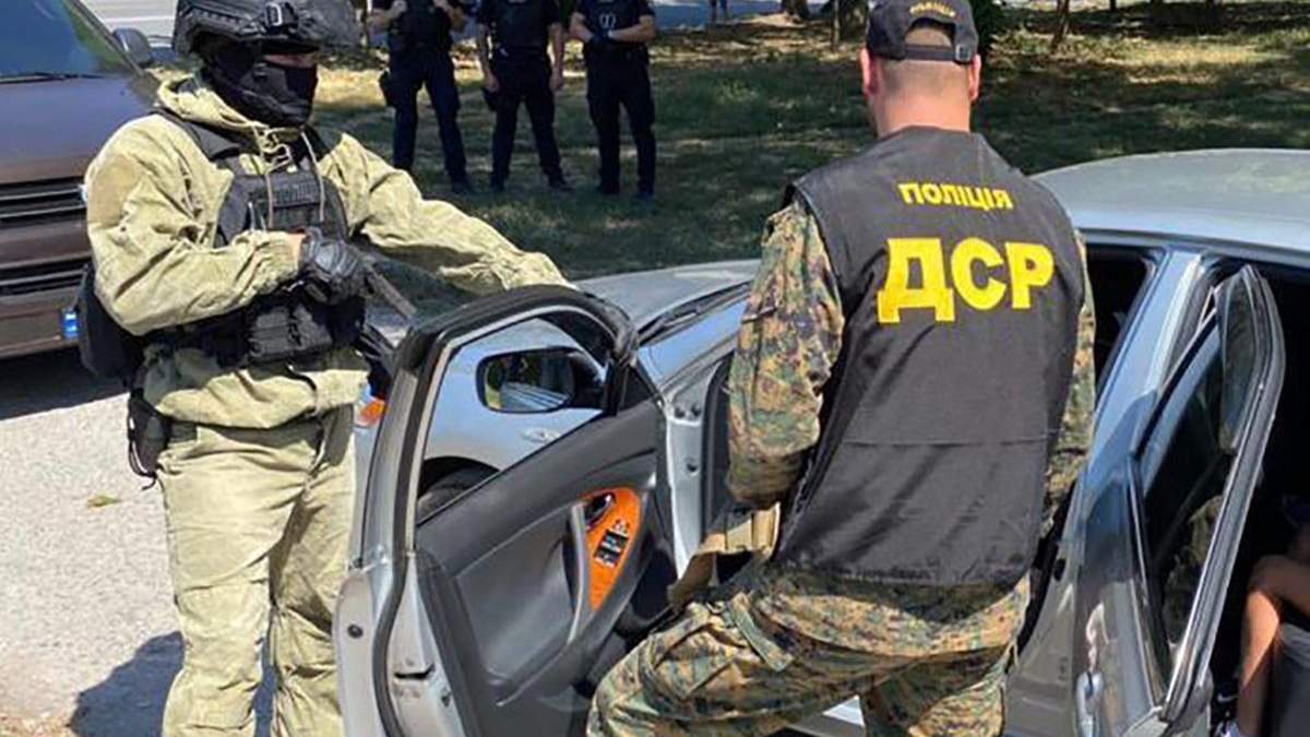 Спецназ поліції спіймав кілера зі списку Інтерполу: в чому його підозрюють – фото