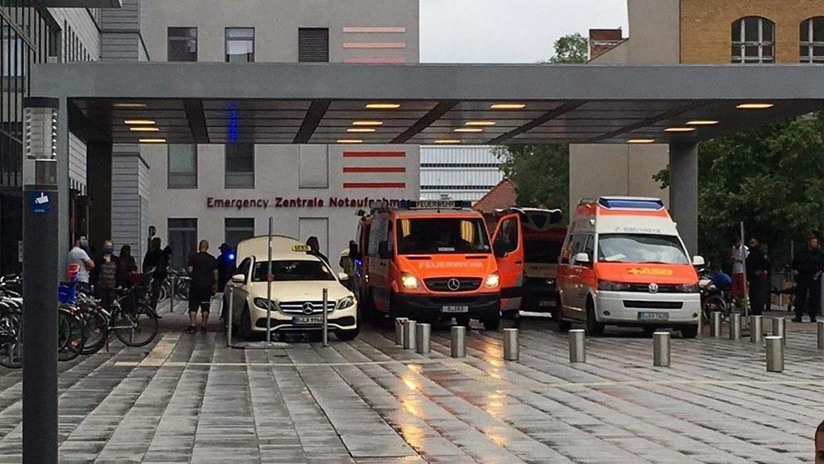 Отравление Навального: российского оппозиционера перевезли в Германию