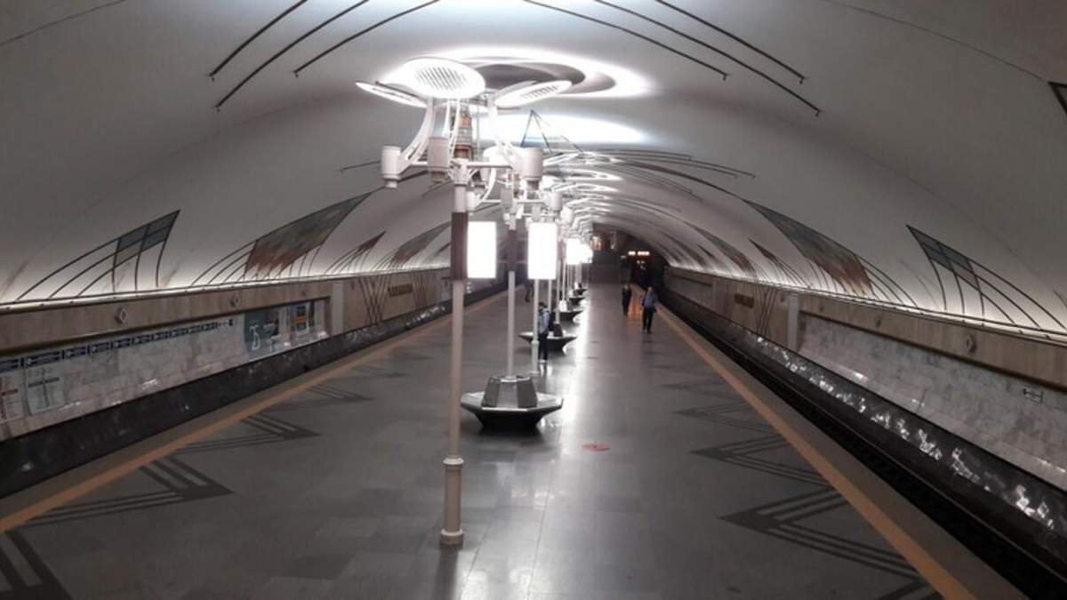 День памяти защитников Украины: в Киеве на минуту остановился метрополитен
