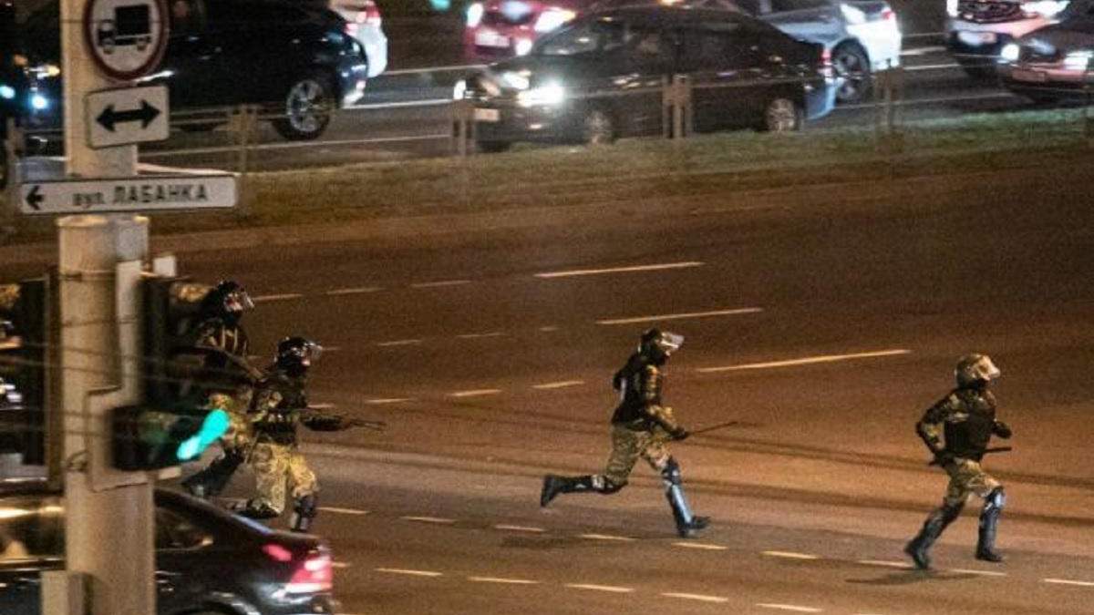 У Мінську силовий розгін протестувальників: є поранений – відео У Мінську силовий розгін протестувальників: є поранений – відео