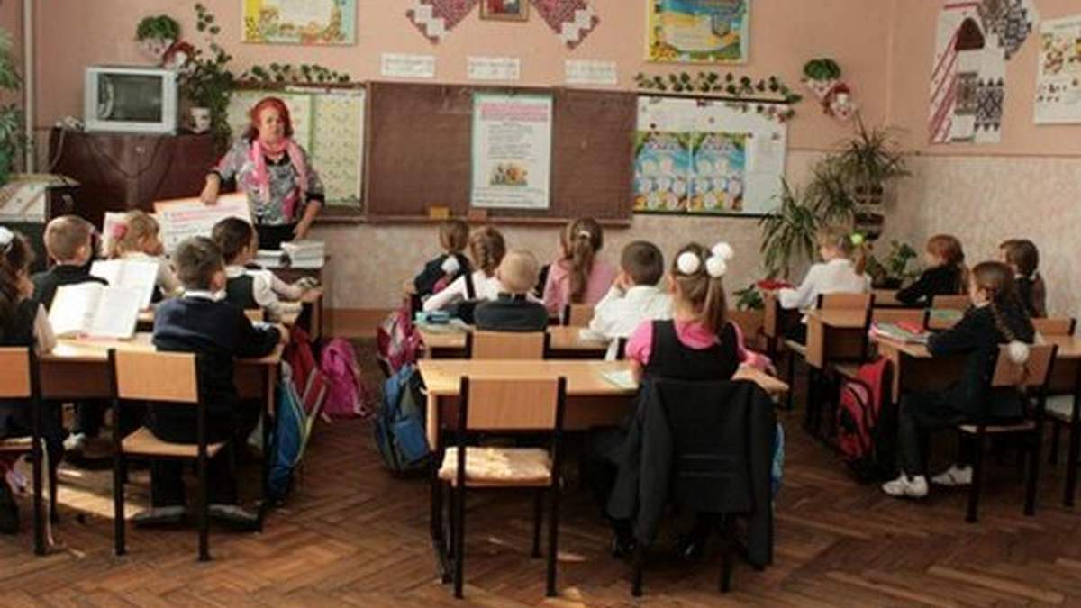 Львівським працівникам освіти виплатять по 10 тисяч гривень матеріальної допомоги: що відомо