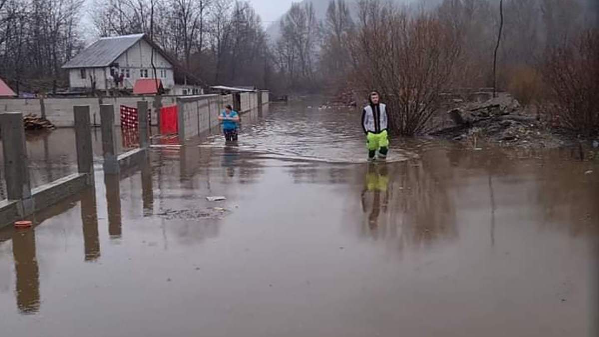 У Румунії рясні дощі спровокували паводки