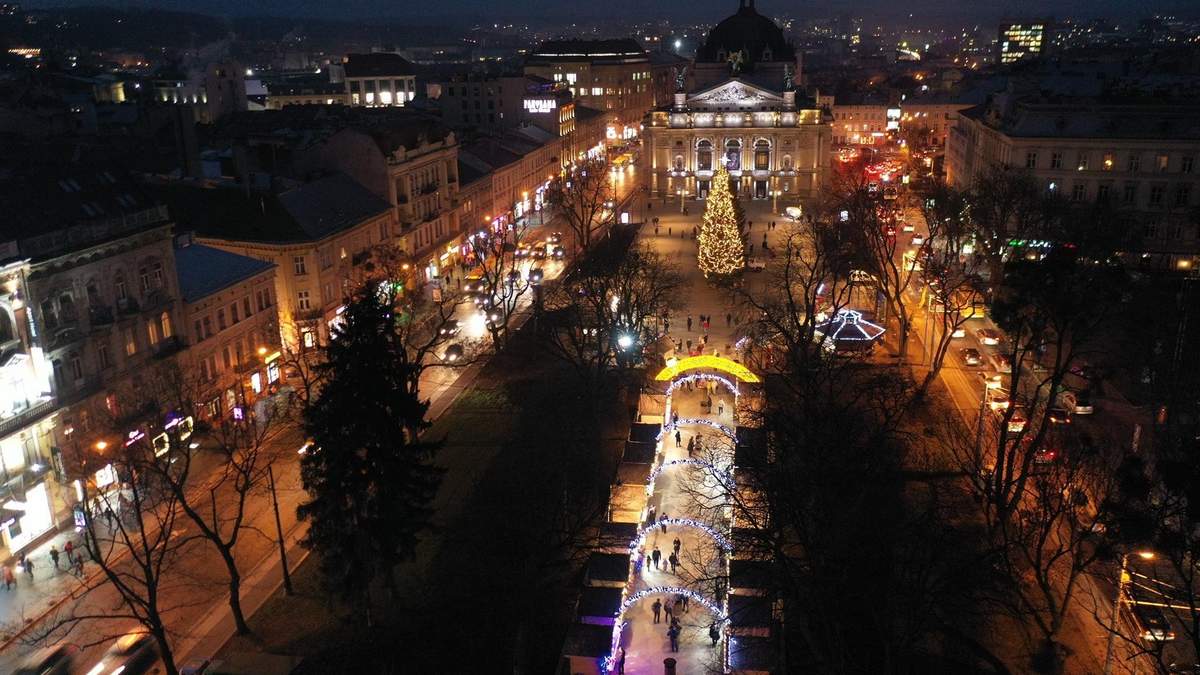 Різдвяна метушня у Львові: Садовий привітав з Різдвом чарівним відео 