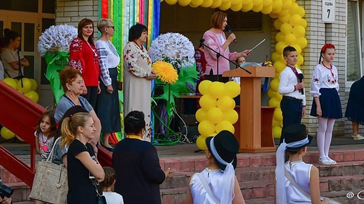 У Боярці відсторонили директорку ліцею, де дівчата наковталися дротаверину