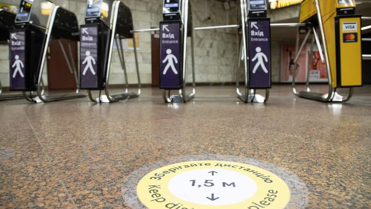 В метро Киева просят людей как можно меньше пользоваться подземкой