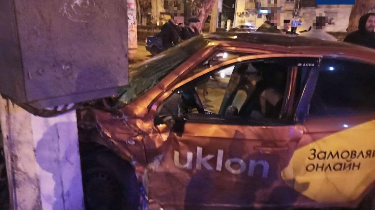 Аварія 4 квітня 2021 таксі Uklon в Одесі: деталі події – фото