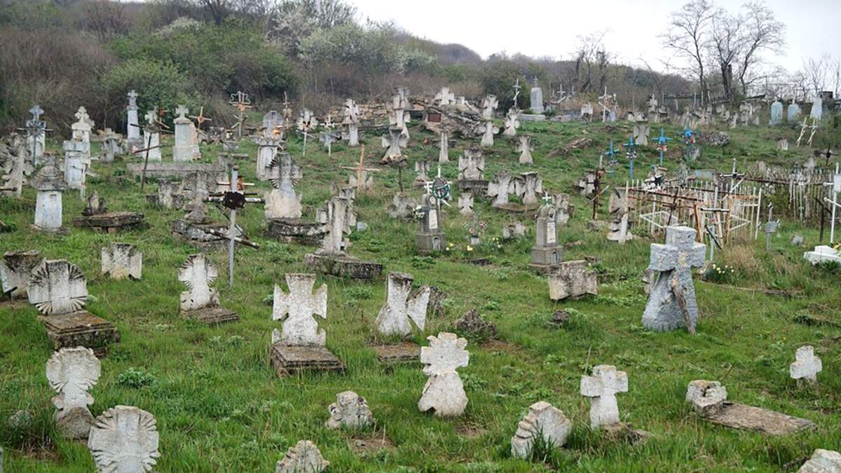 Занедбане козацьке кладовище під Одесою