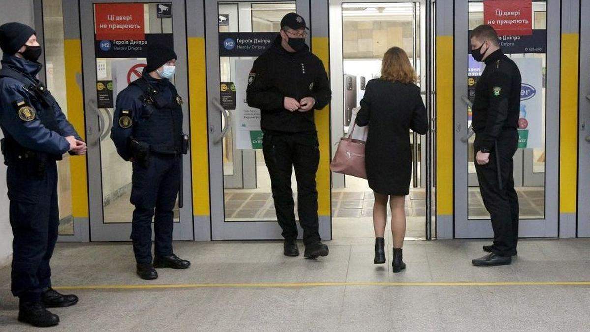 Из-за локдауна в метро Киева закрыли некоторые вестибюли