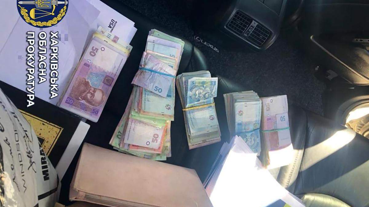 Чиновниця в Харкові дозволила незаконну торгівлю харчами за хабар