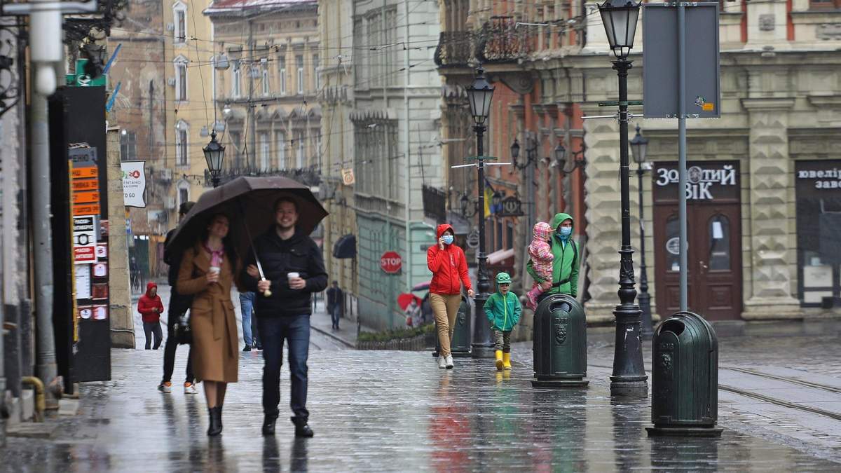 Гроза, град і штормовий вітер: на Львівщині оголосили штормове попередження