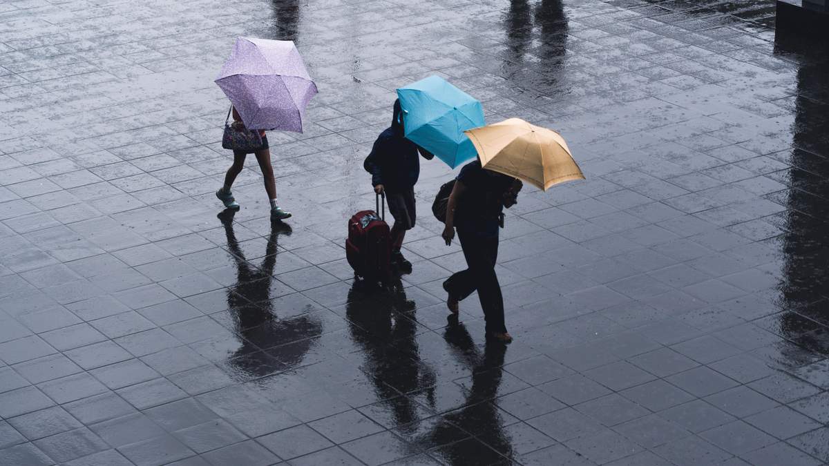 В Украине ухудшится погода: ДСНС предупредили о граде, дожди и грозы