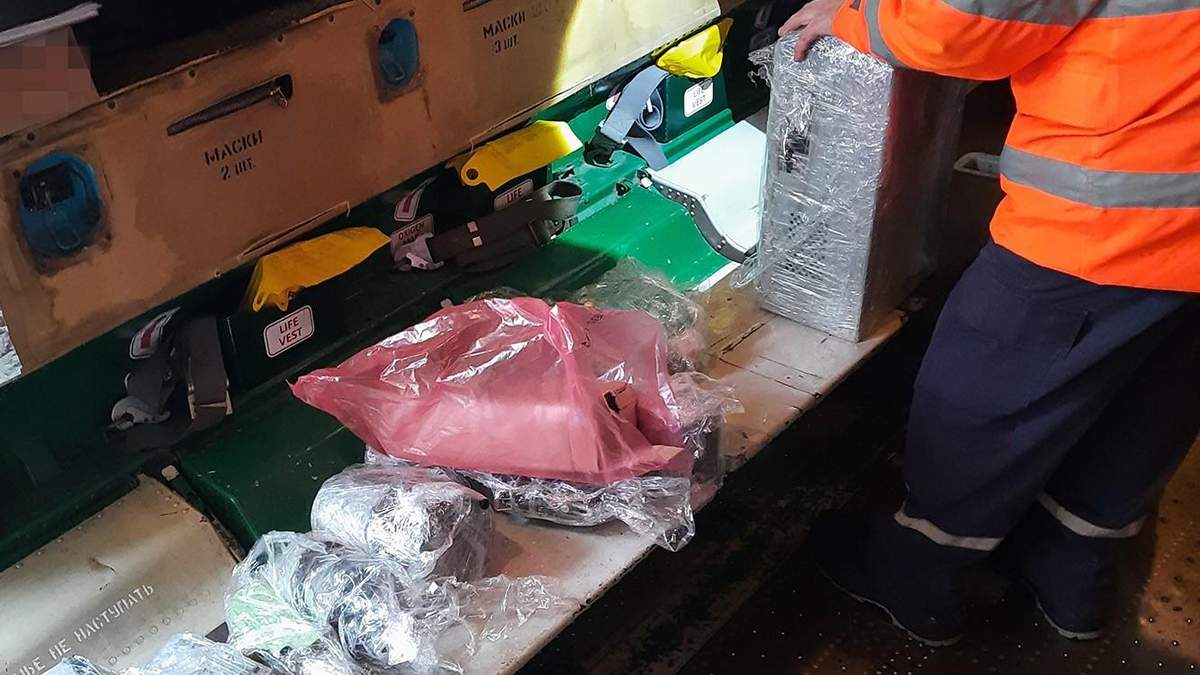 З України хотіли вивезти обладнання для військових літаків: фото