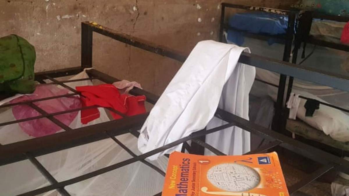 Охранников убили: в Нигерии боевики похитили 140 школьников - Vimarsana News