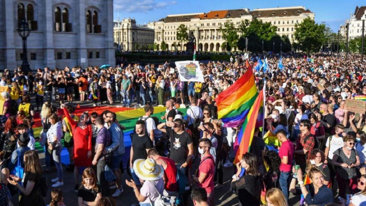 В Венгрии вступил в силу скандальный закон о гей-пропаганду