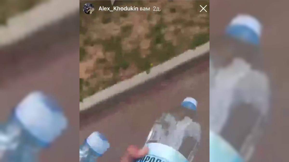Школьник купил пожарным воду: почему это сделал - видео