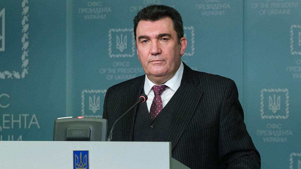 РНБО наклала санкції на творців фейкового сайту президента України