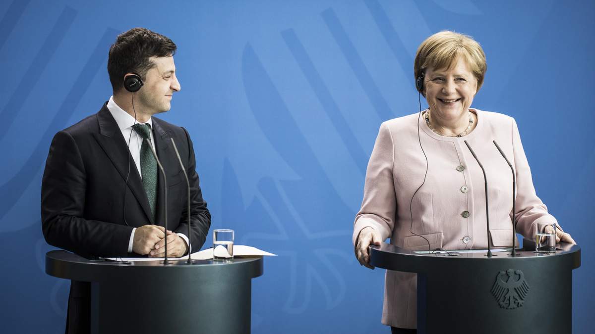 Меркель будет иметь влияние после отставки, - Верещук о визите в Киев