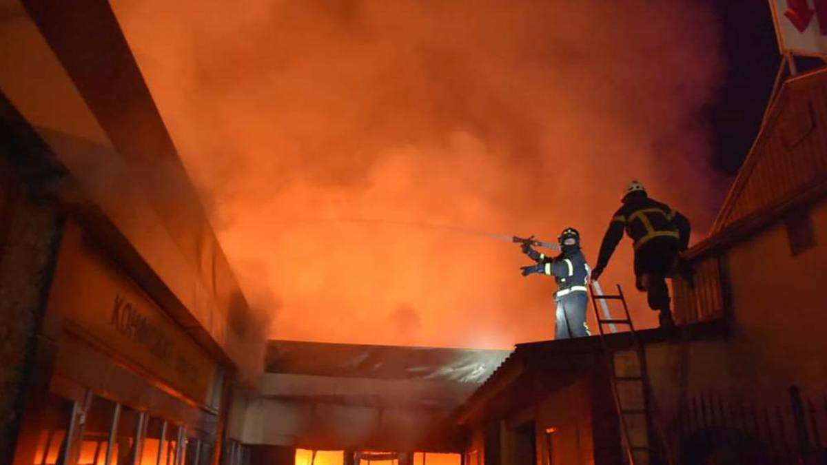 Згорів магазин Конфіскат в Одесі: відео, фото пожежі