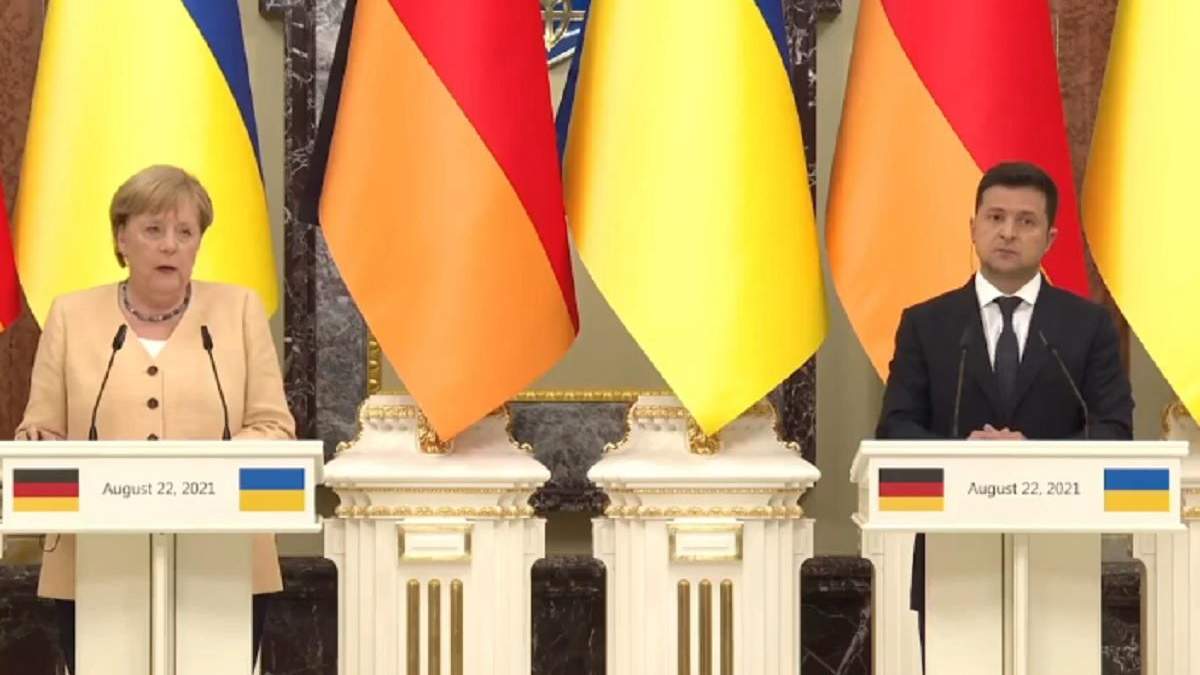 Зеленский призвал давить на Россию, пока не будет нормандской встречи: заявление Меркель