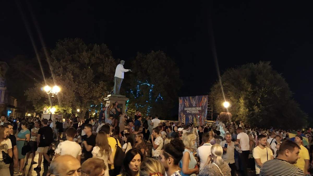 Загубився в натовпі на День Незалежності: в Одесі розшукували маленького хлопчика - Україна новини - 24 Канал Загубився в натовпі на День Незалежності: в Одесі розшукували маленького хлопчика - Україна новини - 24 Канал
