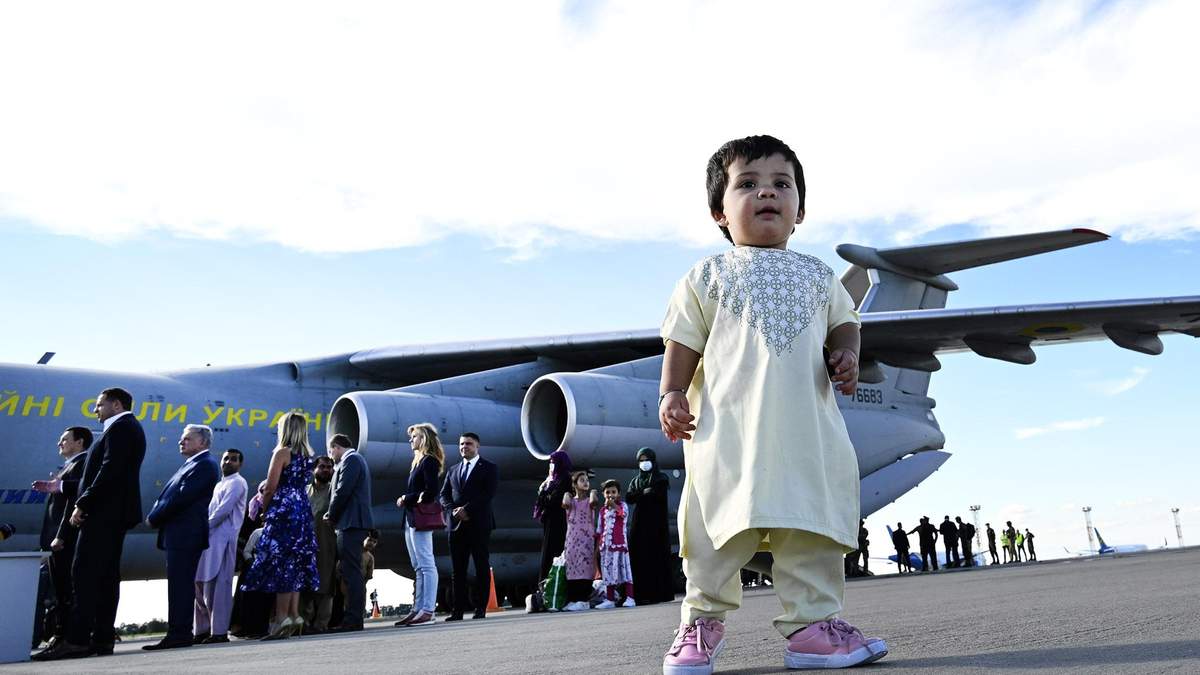 Украина эвакуировала из Афганистана более 600 человек