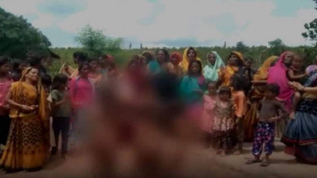 "Ритуал дождя": в Индии девочек прилюдно раздели и водили по селу