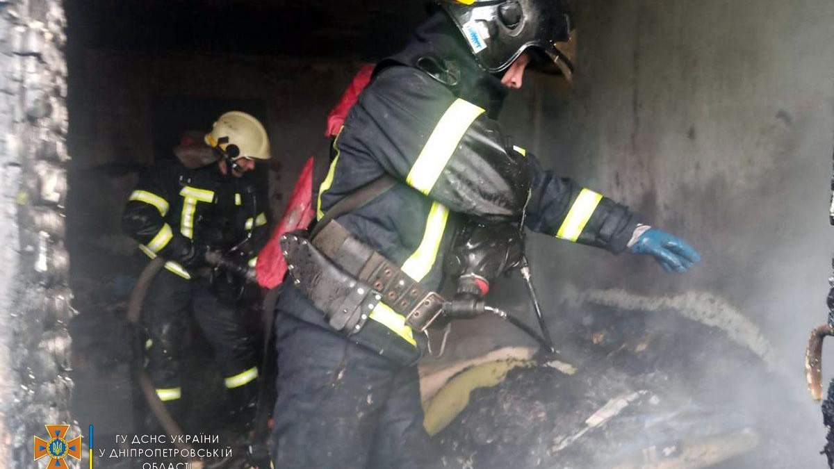 Военное общежитие горело в Кривом Роге: фото с места пожара