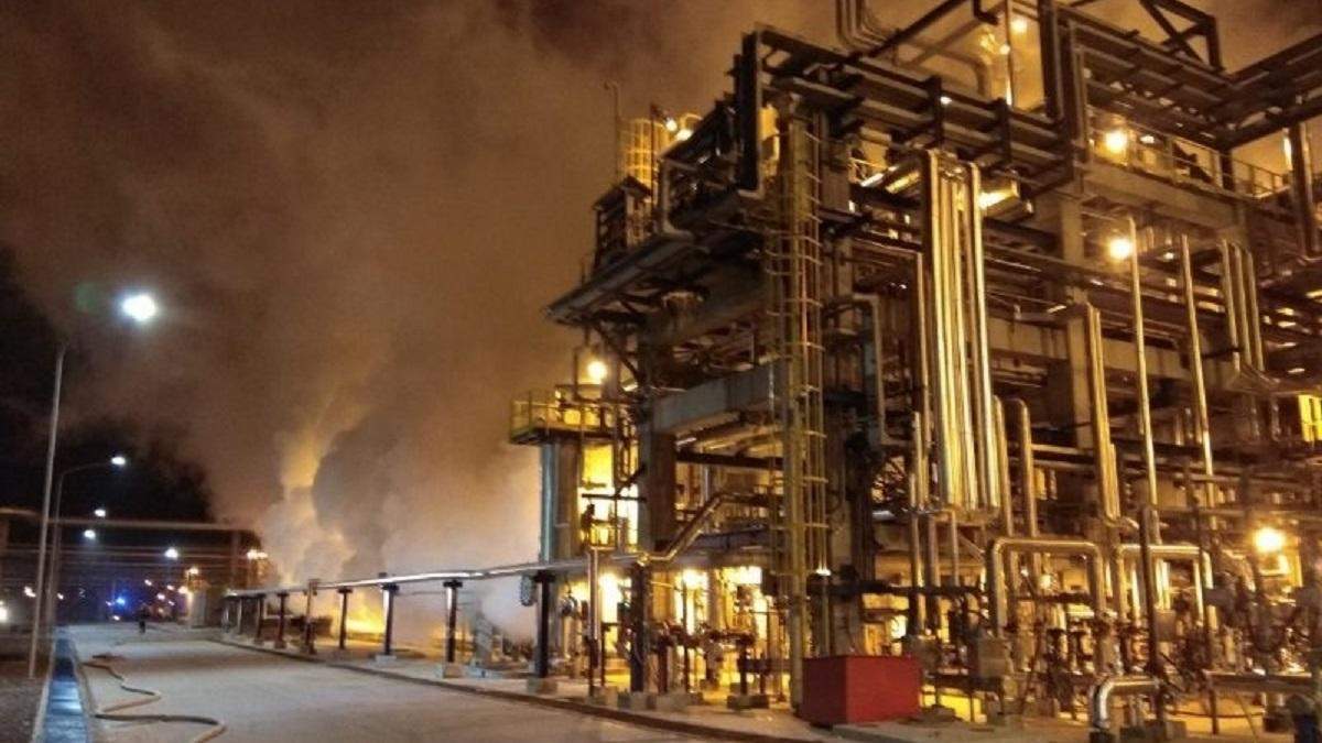 В Беларуси произошел пожар на нефтеперерабатывающем заводе: видео возгорания - нефть новости - 24 Канал