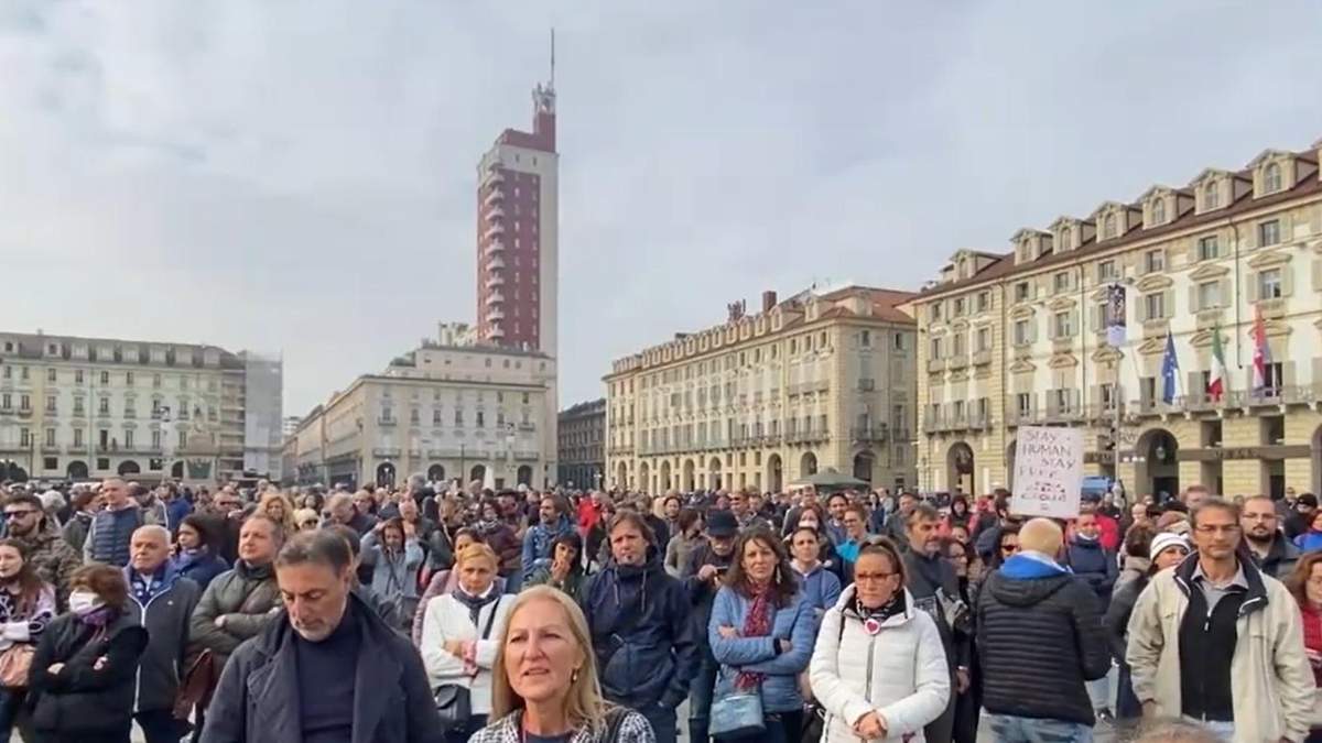 В Італії знову масові протести після введення обов'язкових "паспортів здоров'я" - 24 Канал