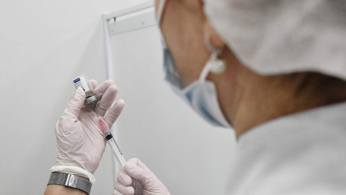 Россия ввела в оккупированном Крыму обязательную вакцинацию от COVID-19