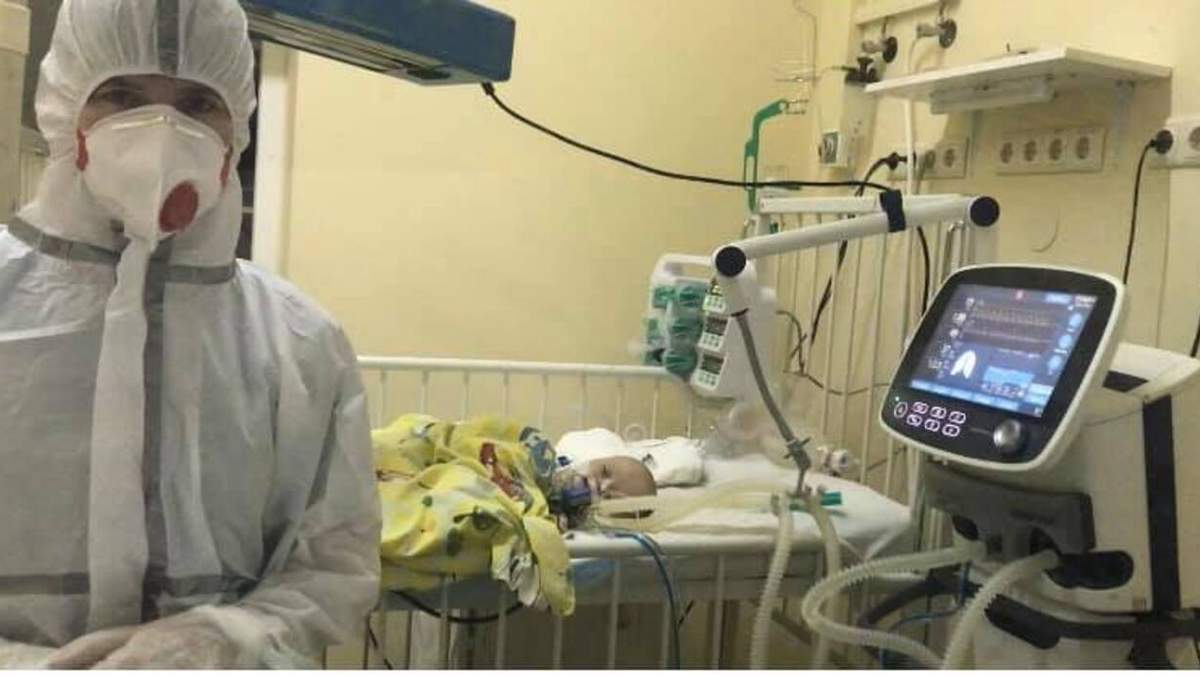 Львовские врачи спасают 3-месячного младенца с COVID-19: ребенок – в крайне тяжелом состоянии