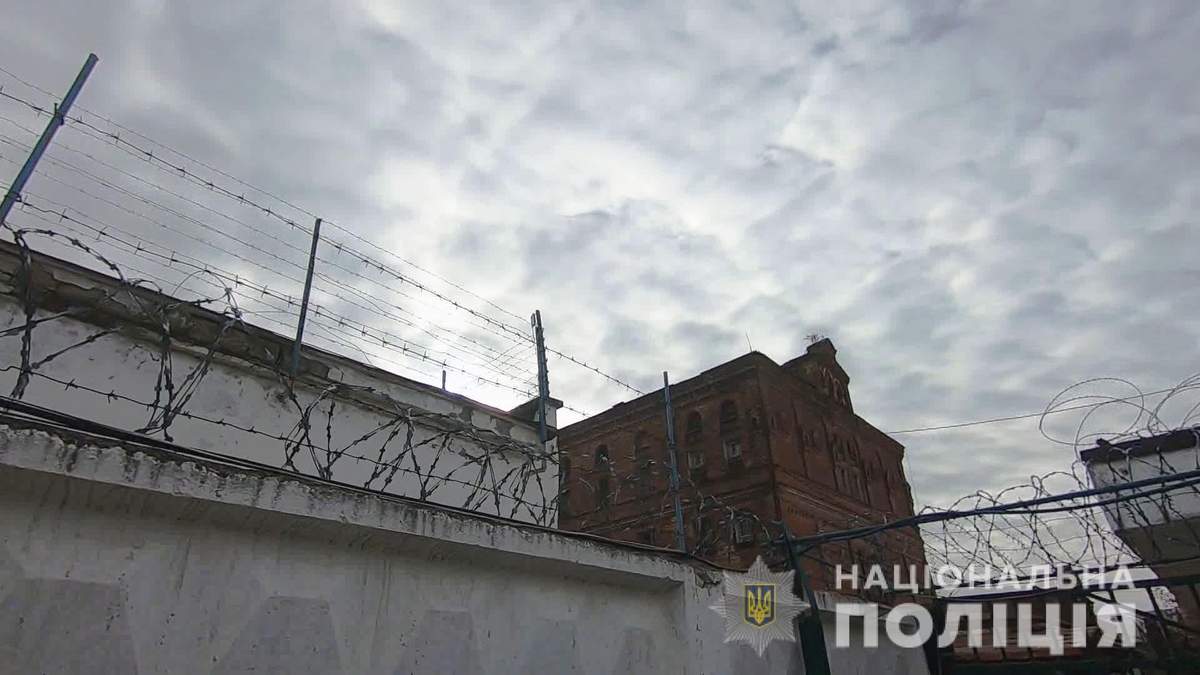 Сидів у СІЗО та грабував людей: в Одесі викрили інтернет-шахрая арештанта - 24 Канал Сидів у СІЗО та грабував людей: в Одесі викрили інтернет-шахрая арештанта - 24 Канал