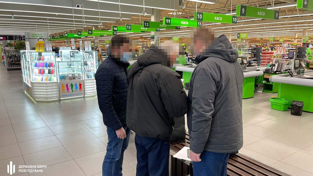 Про підозру експосадовцю повідомили у супермаркеті Novus
