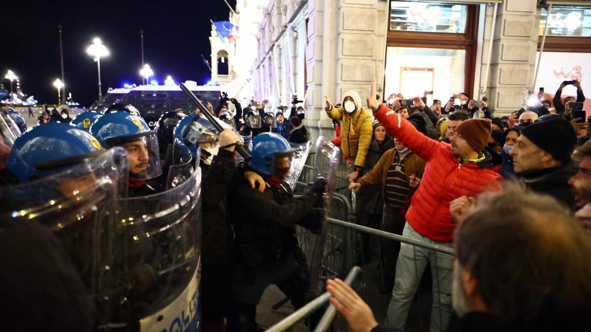 В Італії мітингували проти COVID-сертифікатів: понад сотні людей загрожує відповідальність - Україна новини - 24 Канал
