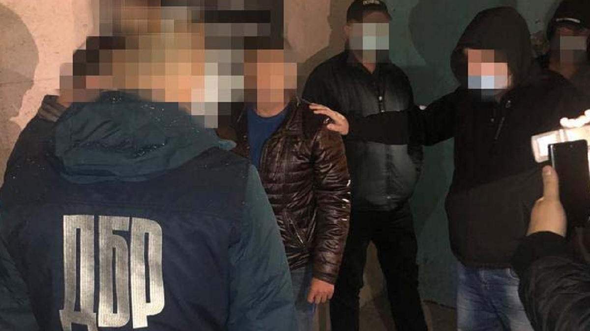 ДБР затримало депутата, який хотів за посередництво 300 тисяч гривень